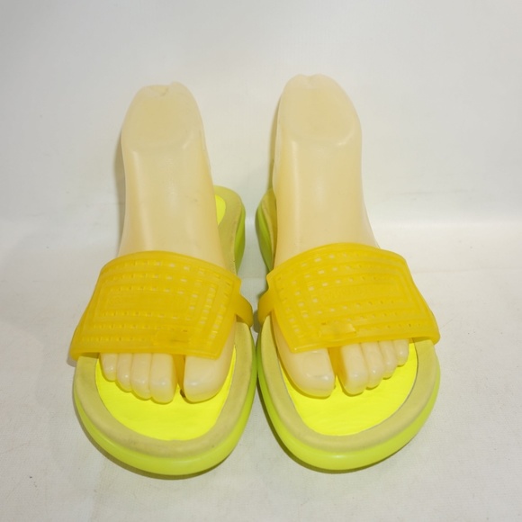 Donald J Pliner Sz 7 Yellow Mule Sandals B3B13 - Picture 5 of 8